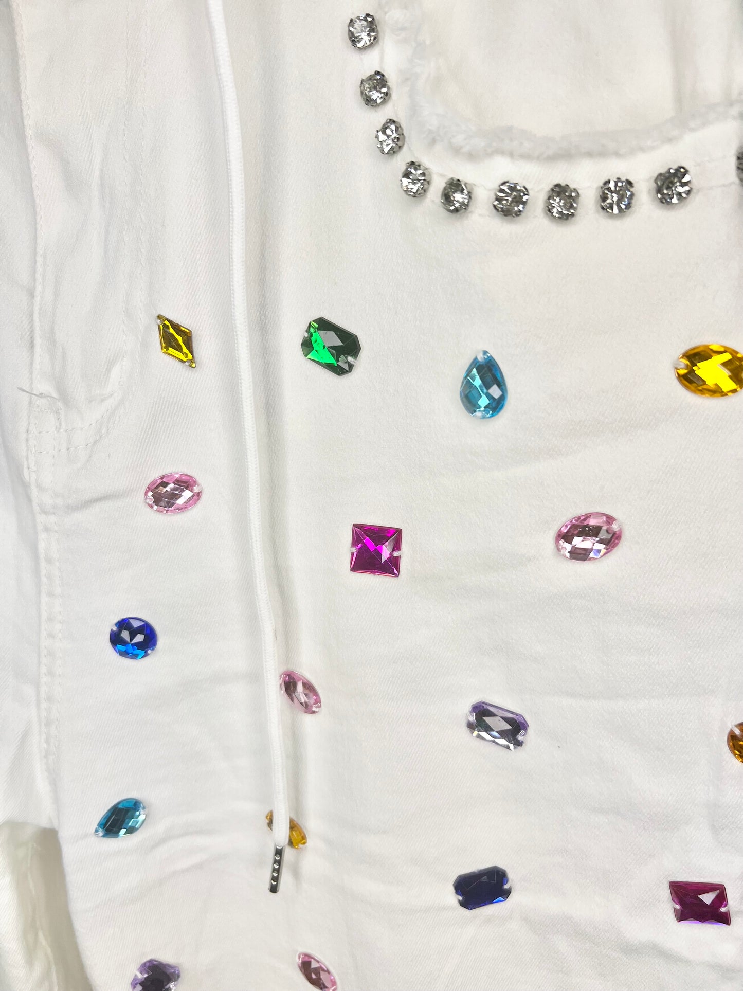 WHITE JEAN WITH COLORFUL GEMS