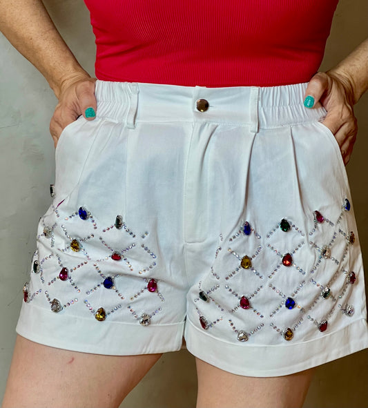 SHORTS BLANCOS CON GEMAS DE COLORES