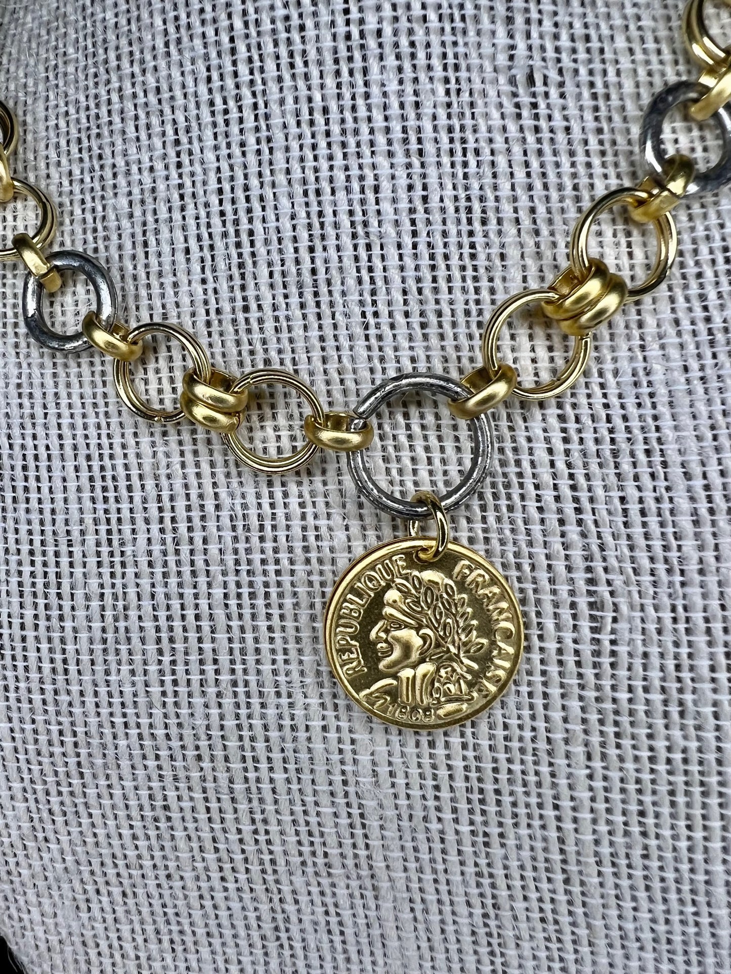 CADENA TURCA CHARM EN MONEDA ORO